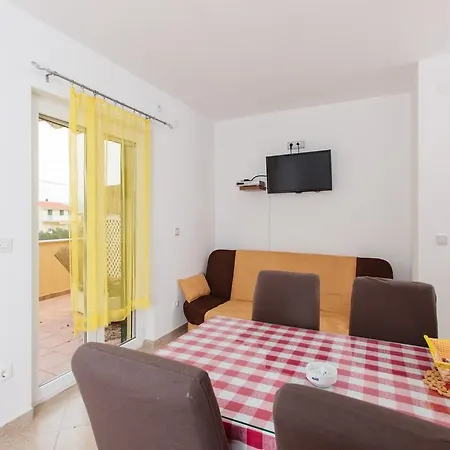 Apartment Komarac *