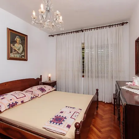 Apartment Komarac *