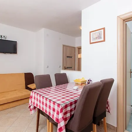 Apartament Komarac